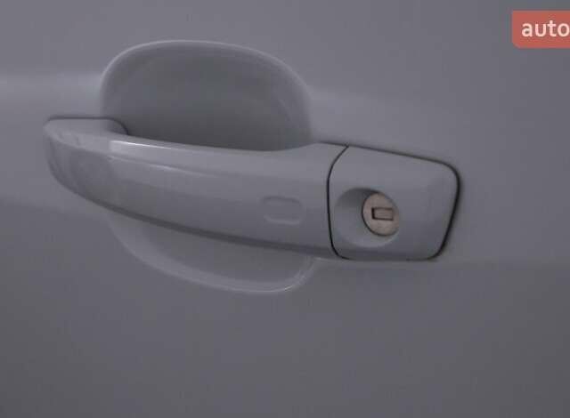 Белый Ауди ТТ, объемом двигателя 2 л и пробегом 36 тыс. км за 37887 $, фото 4 на Automoto.ua