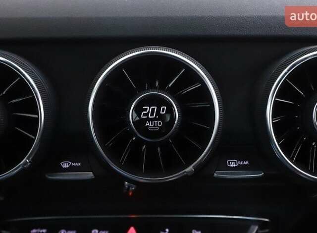 Белый Ауди ТТ, объемом двигателя 2 л и пробегом 36 тыс. км за 37887 $, фото 12 на Automoto.ua