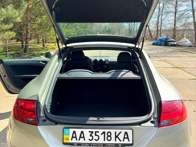 Бежевый Ауди ТТ, объемом двигателя 20 л и пробегом 125 тыс. км за 13800 $, фото 7 на Automoto.ua