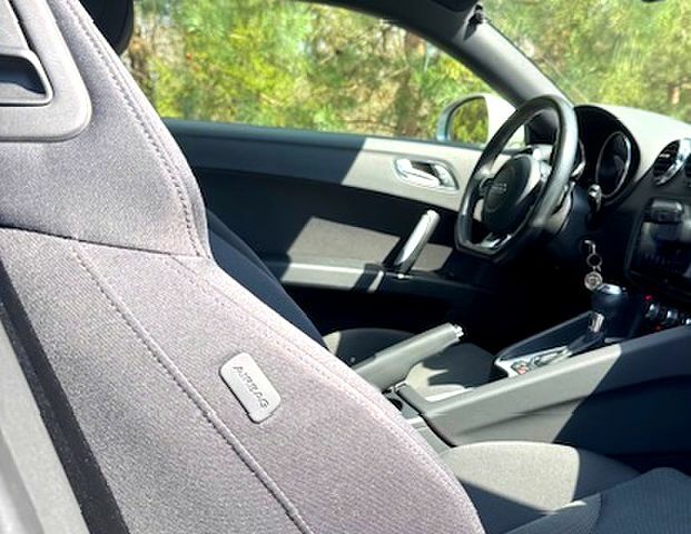 Бежевый Ауди ТТ, объемом двигателя 20 л и пробегом 125 тыс. км за 13800 $, фото 5 на Automoto.ua