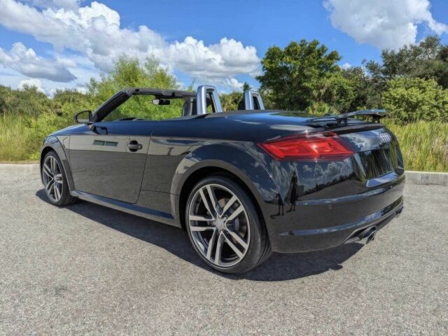Чорний Ауді TT, об'ємом двигуна 2 л та пробігом 76 тис. км за 16200 $, фото 5 на Automoto.ua