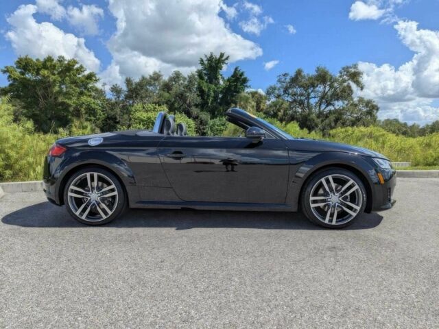 Черный Ауди ТТ, объемом двигателя 2 л и пробегом 76 тыс. км за 5400 $, фото 11 на Automoto.ua