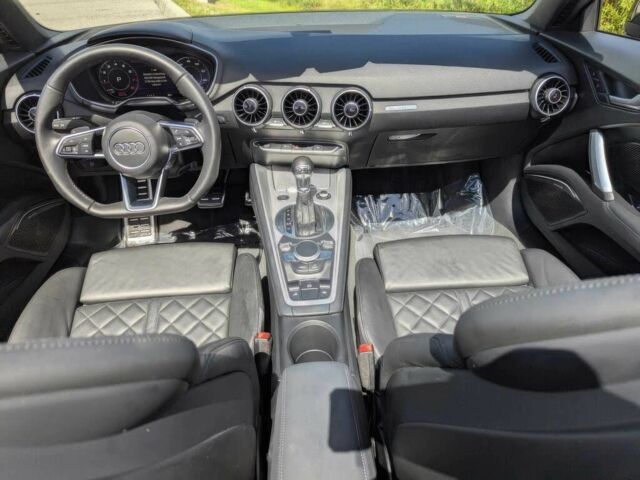 Чорний Ауді TT, об'ємом двигуна 2 л та пробігом 76 тис. км за 16200 $, фото 12 на Automoto.ua