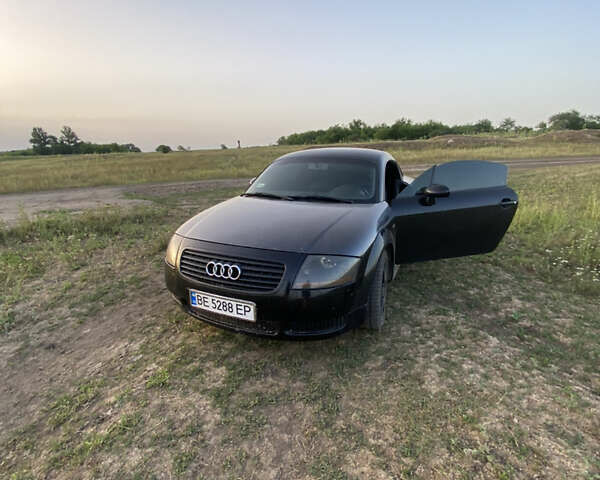 Черный Ауди ТТ, объемом двигателя 1.8 л и пробегом 300 тыс. км за 4600 $, фото 1 на Automoto.ua