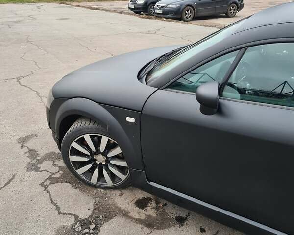 Черный Ауди ТТ, объемом двигателя 1.8 л и пробегом 283 тыс. км за 5700 $, фото 1 на Automoto.ua