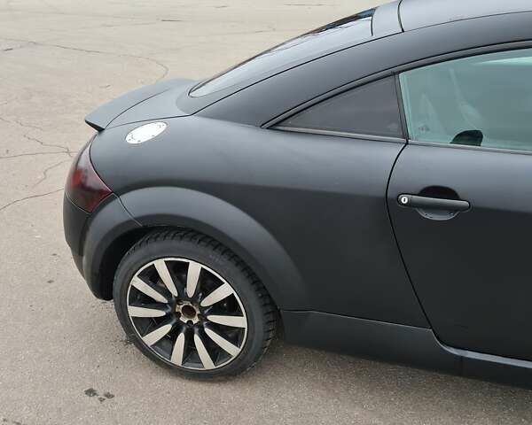 Черный Ауди ТТ, объемом двигателя 1.8 л и пробегом 283 тыс. км за 5700 $, фото 18 на Automoto.ua