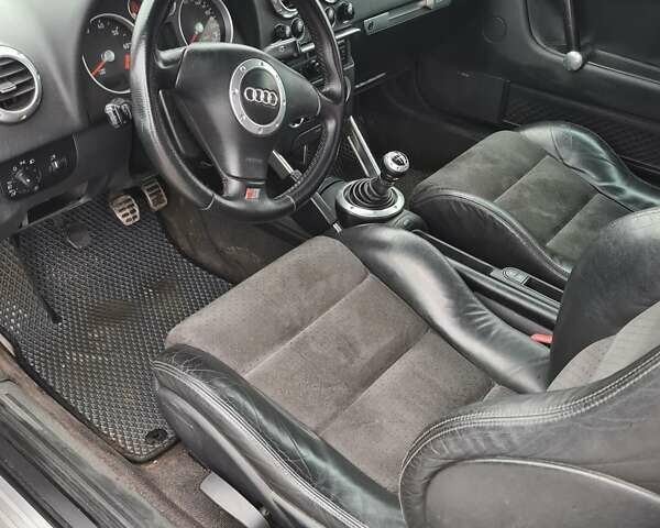 Черный Ауди ТТ, объемом двигателя 1.8 л и пробегом 283 тыс. км за 5700 $, фото 12 на Automoto.ua