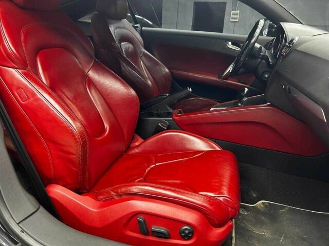 Черный Ауди ТТ, объемом двигателя 2 л и пробегом 204 тыс. км за 10000 $, фото 7 на Automoto.ua