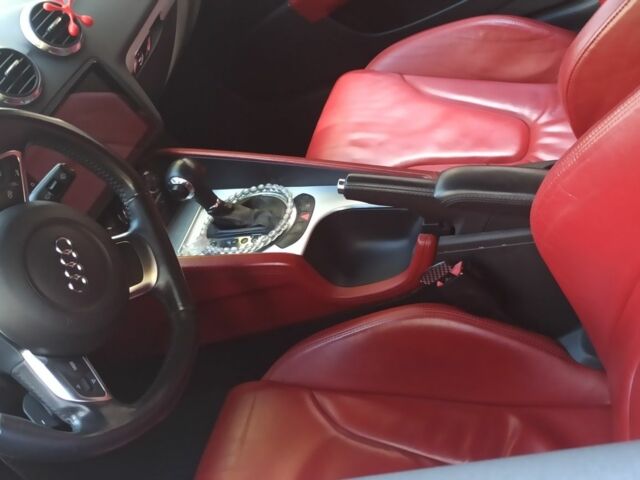 Черный Ауди ТТ, объемом двигателя 2 л и пробегом 189 тыс. км за 9900 $, фото 4 на Automoto.ua