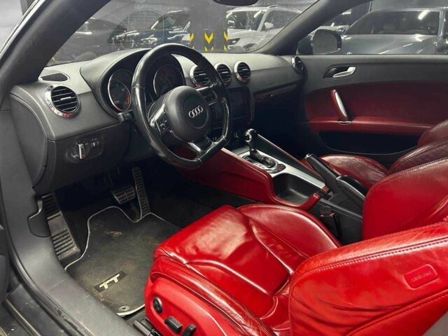 Черный Ауди ТТ, объемом двигателя 2 л и пробегом 204 тыс. км за 10000 $, фото 9 на Automoto.ua