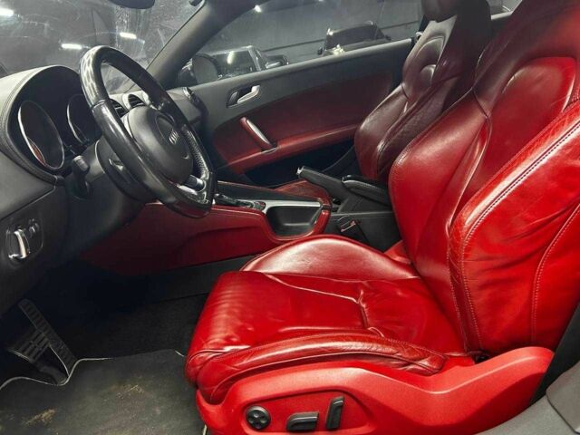 Черный Ауди ТТ, объемом двигателя 2 л и пробегом 204 тыс. км за 10000 $, фото 8 на Automoto.ua