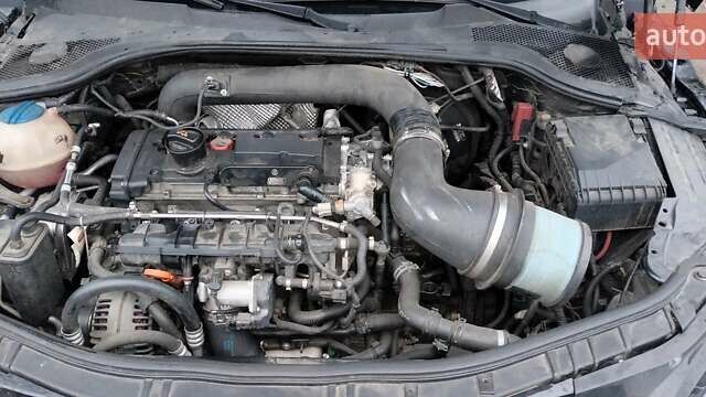 Черный Ауди ТТ, объемом двигателя 1.98 л и пробегом 121 тыс. км за 11999 $, фото 5 на Automoto.ua