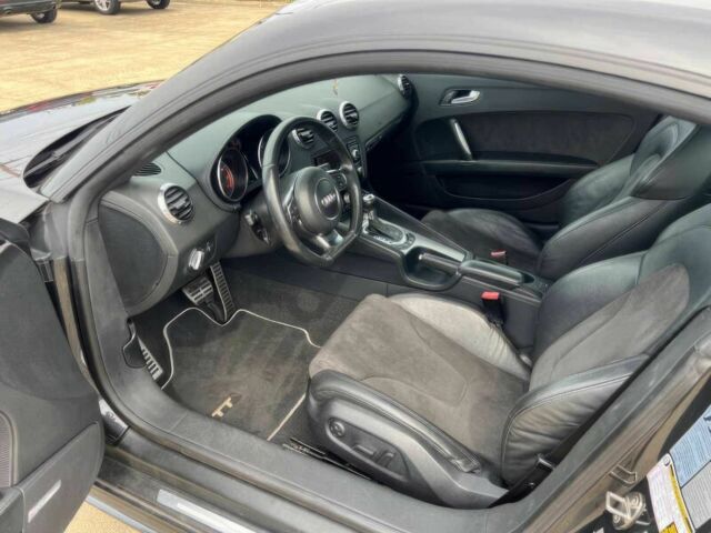 Чорний Ауді TT, об'ємом двигуна 2 л та пробігом 71 тис. км за 14500 $, фото 8 на Automoto.ua