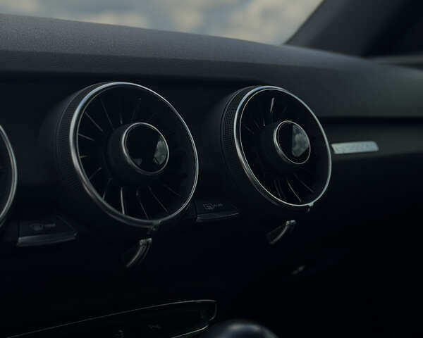 Чорний Ауді TT, об'ємом двигуна 1.98 л та пробігом 72 тис. км за 23000 $, фото 13 на Automoto.ua