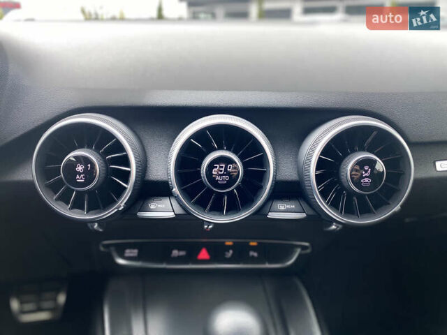 Черный Ауди ТТ, объемом двигателя 1.98 л и пробегом 27 тыс. км за 36000 $, фото 15 на Automoto.ua