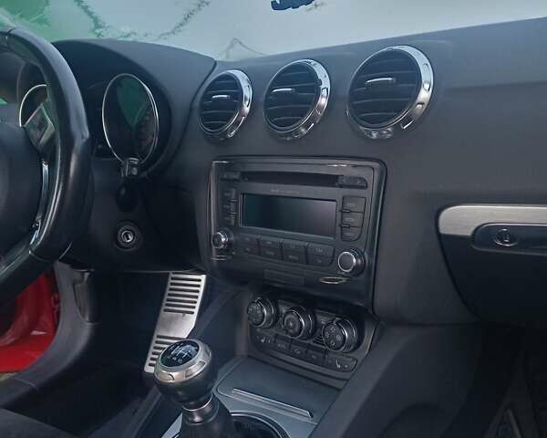 Красный Ауди ТТ, объемом двигателя 1.98 л и пробегом 129 тыс. км за 9300 $, фото 56 на Automoto.ua