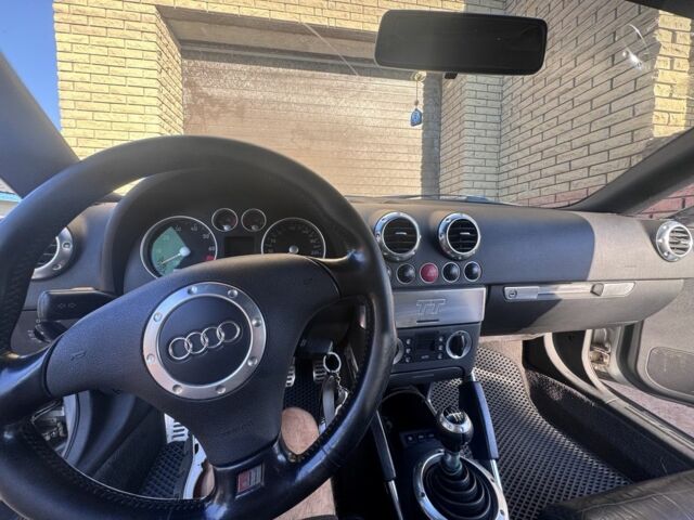 Серый Ауди ТТ, объемом двигателя 1.8 л и пробегом 345 тыс. км за 5600 $, фото 5 на Automoto.ua