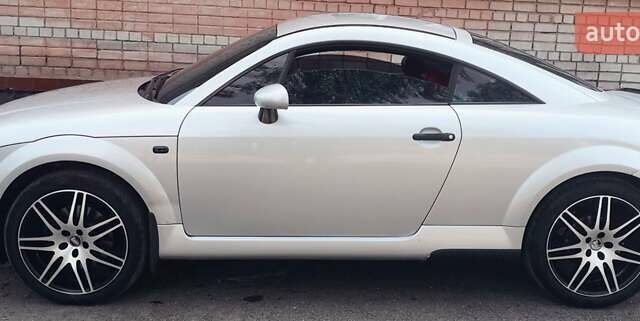 Серый Ауди ТТ, объемом двигателя 1.8 л и пробегом 320 тыс. км за 7777 $, фото 1 на Automoto.ua