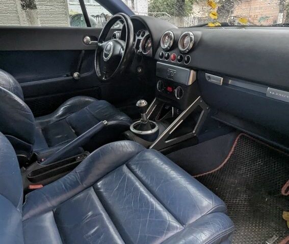 Серый Ауди ТТ, объемом двигателя 1.8 л и пробегом 200 тыс. км за 5450 $, фото 7 на Automoto.ua