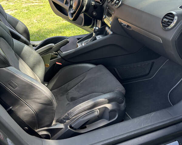 Сірий Ауді TT, об'ємом двигуна 1.8 л та пробігом 90 тис. км за 15900 $, фото 10 на Automoto.ua