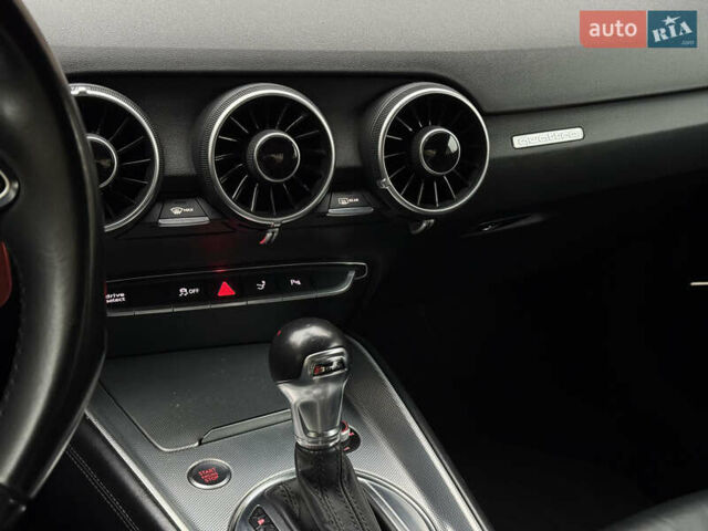 Серый Ауди ТТ, объемом двигателя 1.98 л и пробегом 234 тыс. км за 23500 $, фото 28 на Automoto.ua