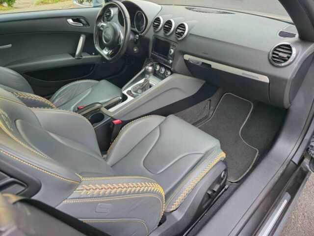 Сірий Ауді TT, об'ємом двигуна 2 л та пробігом 71 тис. км за 5400 $, фото 9 на Automoto.ua