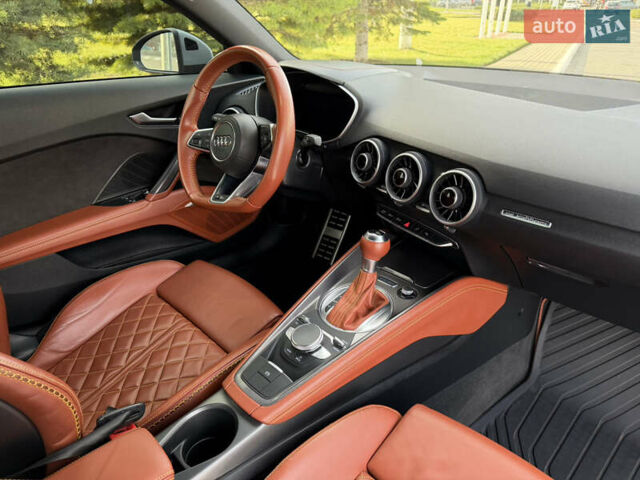 Серый Ауди ТТ, объемом двигателя 2 л и пробегом 46 тыс. км за 36500 $, фото 9 на Automoto.ua