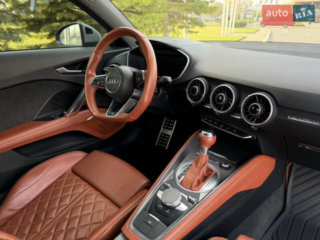 Серый Ауди ТТ, объемом двигателя 2 л и пробегом 46 тыс. км за 36500 $, фото 12 на Automoto.ua