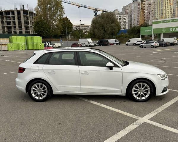 Белый Ауди A3 Sportback, объемом двигателя 2 л и пробегом 173 тыс. км за 15900 $, фото 3 на Automoto.ua