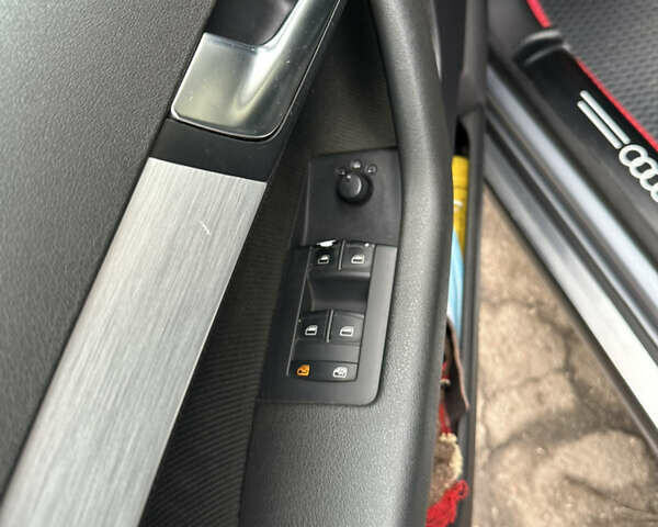 Серый Ауди A3 Sportback, объемом двигателя 2 л и пробегом 325 тыс. км за 9000 $, фото 11 на Automoto.ua