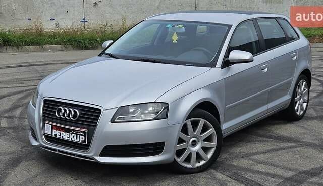 Серый Ауди A3 Sportback, объемом двигателя 1.8 л и пробегом 187 тыс. км за 7800 $, фото 2 на Automoto.ua