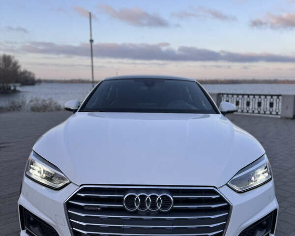 Белый Ауди A5 Sportback, объемом двигателя 2 л и пробегом 61 тыс. км за 28000 $, фото 1 на Automoto.ua