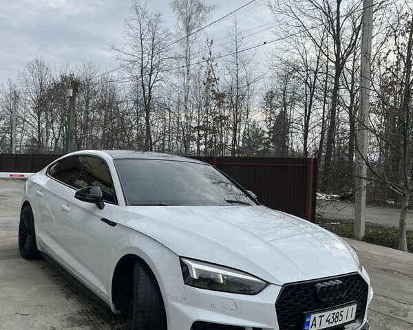 Белый Ауди A5 Sportback, объемом двигателя 2 л и пробегом 137 тыс. км за 21000 $, фото 1 на Automoto.ua