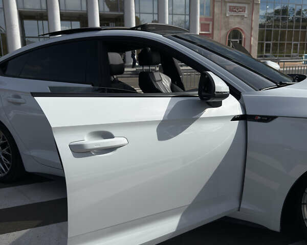 Белый Ауди A5 Sportback, объемом двигателя 2 л и пробегом 122 тыс. км за 32000 $, фото 11 на Automoto.ua