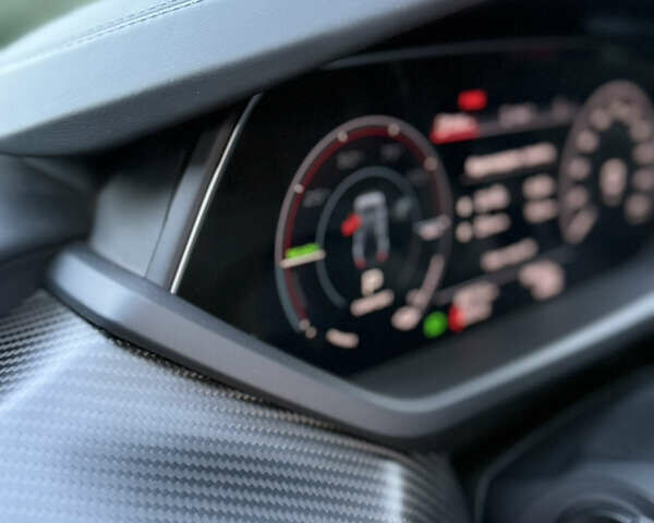 Белый Ауди e-tron GT, объемом двигателя 0 л и пробегом 60 тыс. км за 42600 $, фото 14 на Automoto.ua