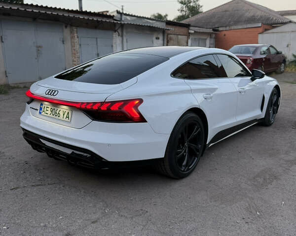 Белый Ауди e-tron GT, объемом двигателя 0 л и пробегом 60 тыс. км за 42600 $, фото 4 на Automoto.ua