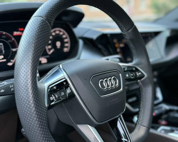 Белый Ауди e-tron GT, объемом двигателя 0 л и пробегом 60 тыс. км за 42600 $, фото 16 на Automoto.ua
