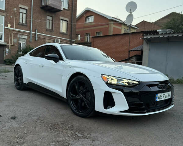 Белый Ауди e-tron GT, объемом двигателя 0 л и пробегом 60 тыс. км за 42600 $, фото 10 на Automoto.ua