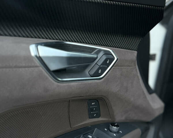 Белый Ауди e-tron GT, объемом двигателя 0 л и пробегом 60 тыс. км за 42600 $, фото 12 на Automoto.ua