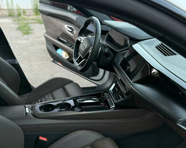 Белый Ауди e-tron GT, объемом двигателя 0 л и пробегом 60 тыс. км за 42600 $, фото 19 на Automoto.ua