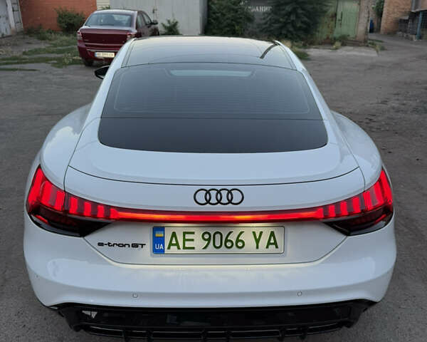Белый Ауди e-tron GT, объемом двигателя 0 л и пробегом 60 тыс. км за 42600 $, фото 3 на Automoto.ua
