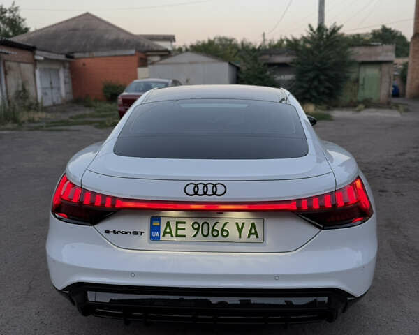 Белый Ауди e-tron GT, объемом двигателя 0 л и пробегом 60 тыс. км за 42600 $, фото 7 на Automoto.ua
