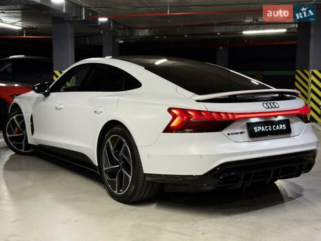 Белый Ауди e-tron GT, объемом двигателя 0 л и пробегом 13 тыс. км за 64000 $, фото 11 на Automoto.ua