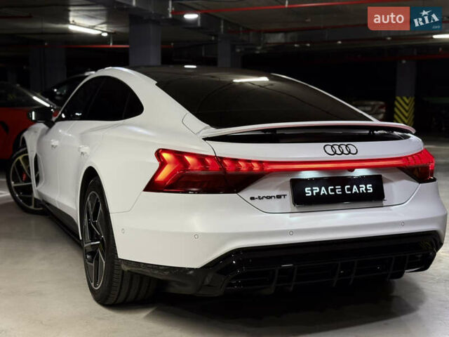 Белый Ауди e-tron GT, объемом двигателя 0 л и пробегом 13 тыс. км за 64000 $, фото 13 на Automoto.ua