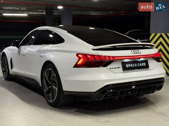 Белый Ауди e-tron GT, объемом двигателя 0 л и пробегом 13 тыс. км за 64000 $, фото 19 на Automoto.ua