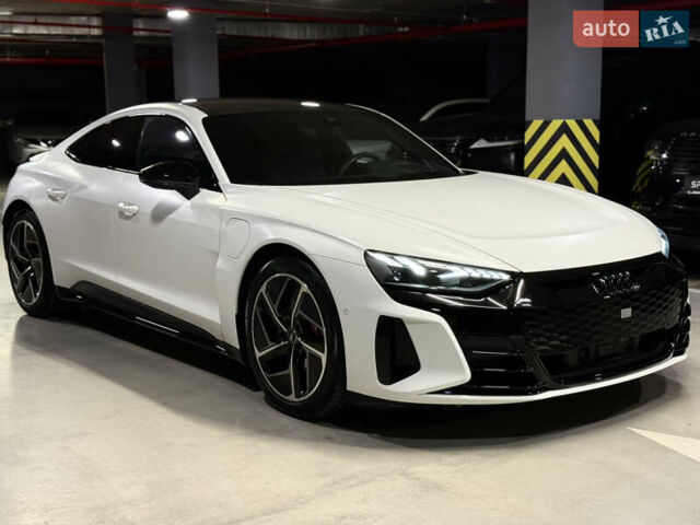 Белый Ауди e-tron GT, объемом двигателя 0 л и пробегом 13 тыс. км за 64000 $, фото 9 на Automoto.ua