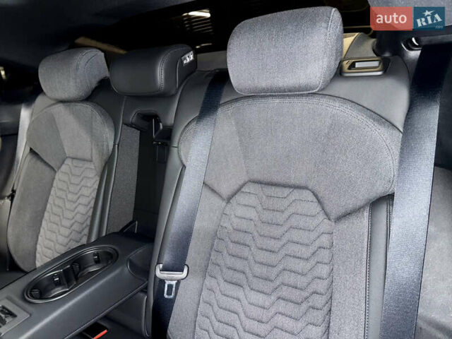 Белый Ауди e-tron GT, объемом двигателя 0 л и пробегом 13 тыс. км за 64000 $, фото 29 на Automoto.ua