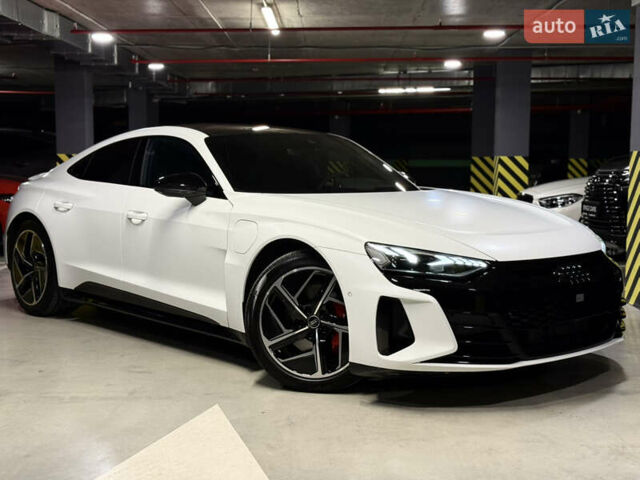 Белый Ауди e-tron GT, объемом двигателя 0 л и пробегом 13 тыс. км за 64000 $, фото 4 на Automoto.ua