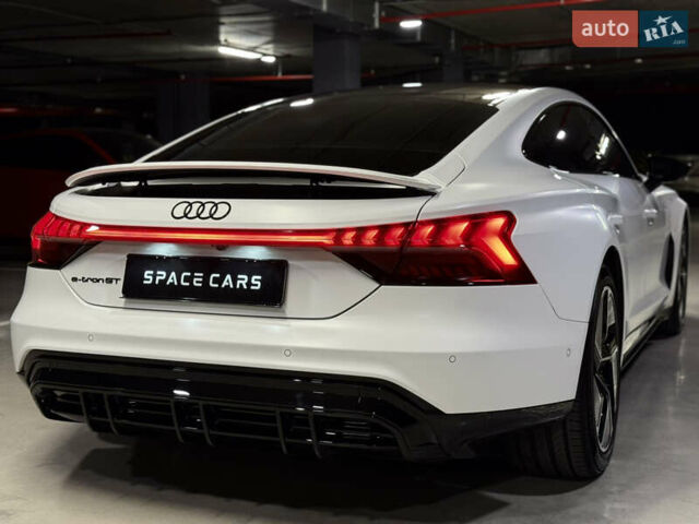 Белый Ауди e-tron GT, объемом двигателя 0 л и пробегом 13 тыс. км за 64000 $, фото 16 на Automoto.ua