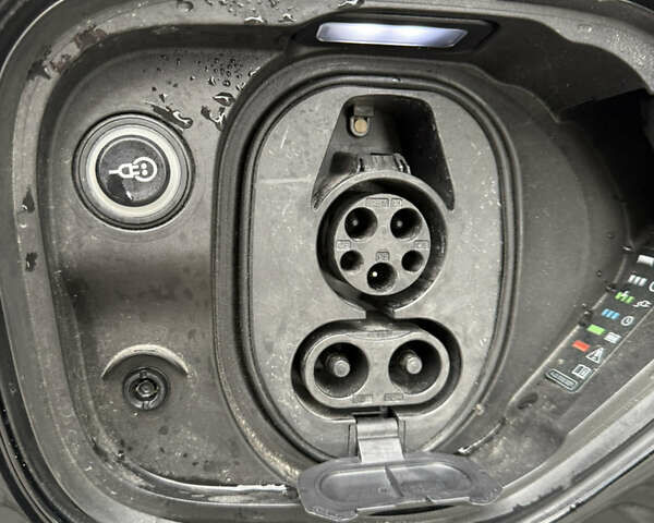 Черный Ауди e-tron GT, объемом двигателя 0 л и пробегом 31 тыс. км за 50000 $, фото 49 на Automoto.ua